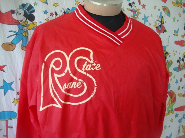 Vintage Roane Zustand Fahrrad Rot Pullover V-Ausschnitt Punk-Rock-Grunge-Windbreaker-Jacke Größe Große von RareshirtVintage
