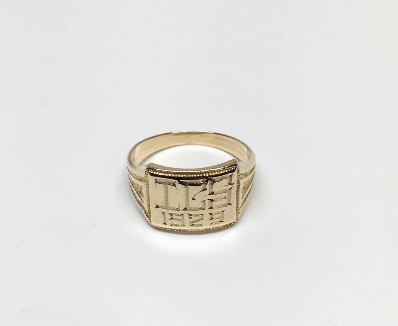 Vintage 1929 Gelbgold Quadratisch Off Monogramm Initialen Handgraviert Pinky Signet Flachring Größe 7 von RarestFindsBoutique
