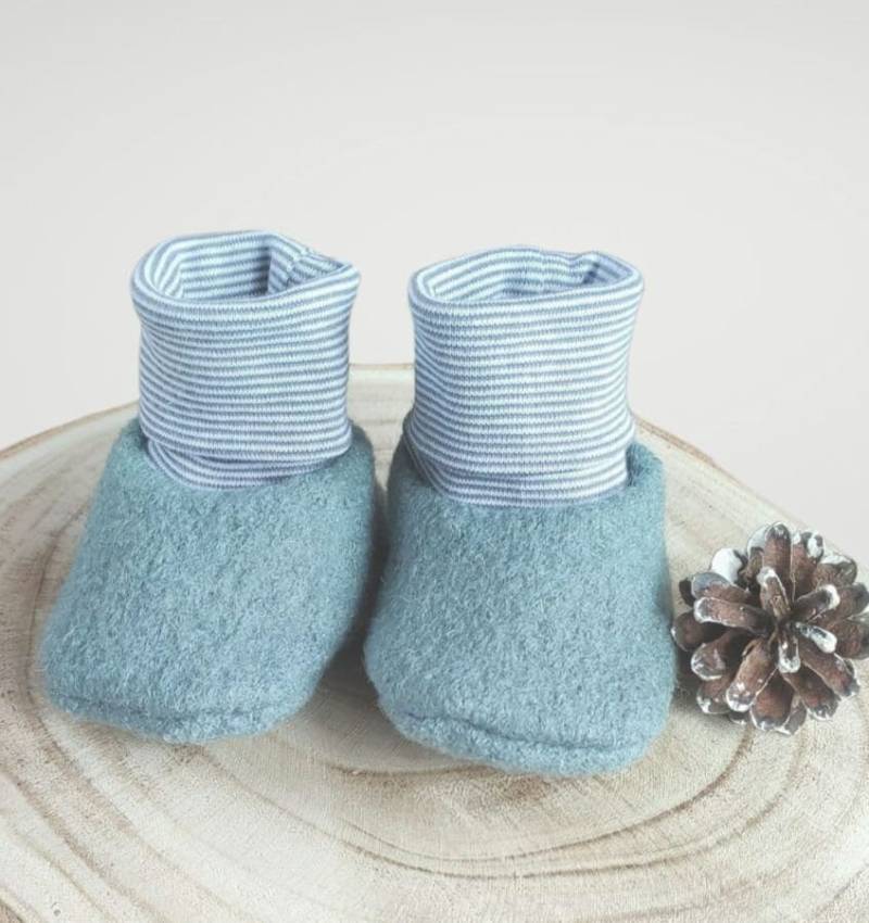 Baby Shoes Made Out Of Wool Teal Colour von RaspberryBabyShop
