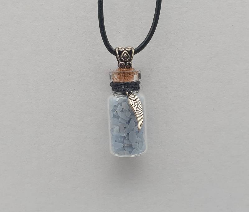 Glasfläschchen-Anhänger "Guidance" Engelsflügel + Angelit Mit Lederband von RauchundOel