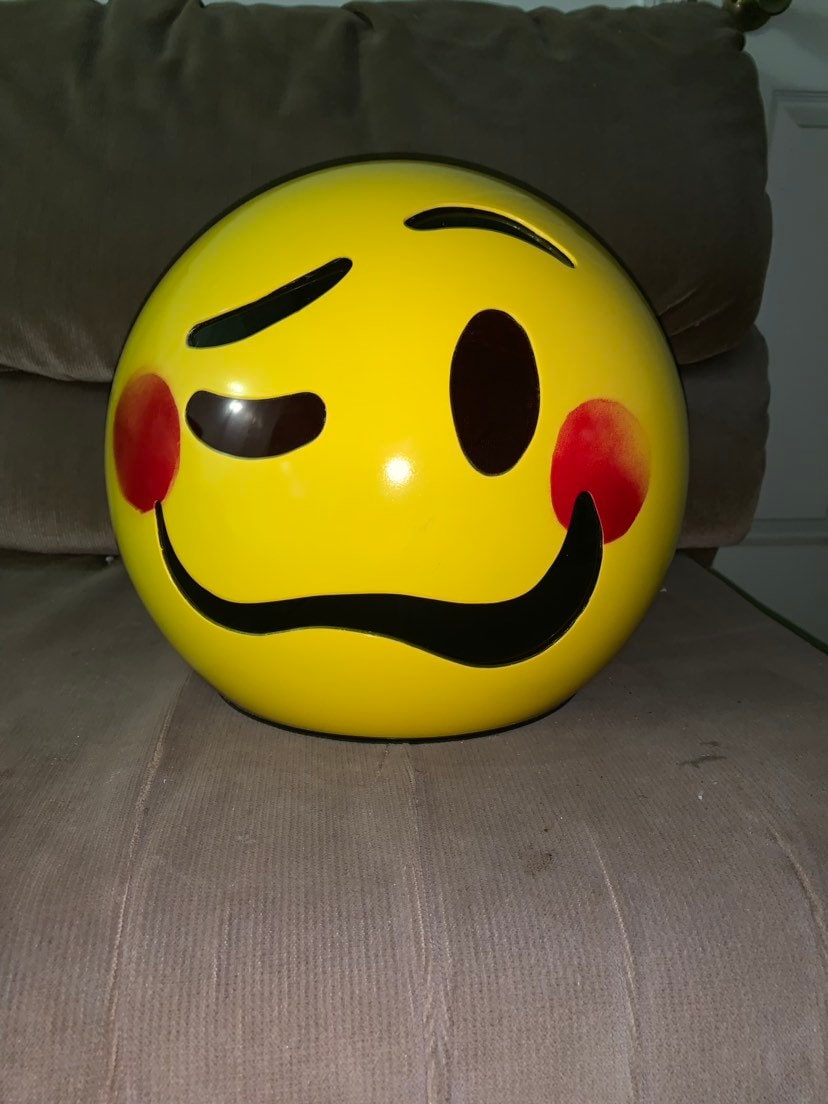 Tipsy Betrunkener Emoji Helm von RaveHelmetsInc