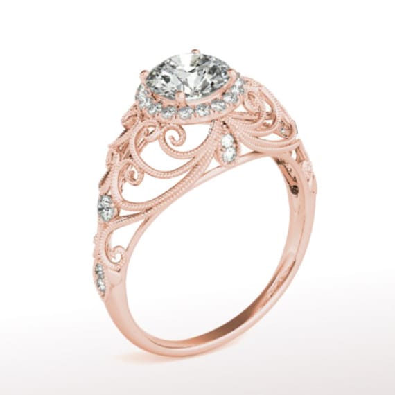 1.50 Karat Runder Diamant & Halo Vintage Style Filigrane Verlobungsring 14K Roségold, Benutzerdefinierte Verlobungsringe, Raven Jewellers von RavenFineJewelers