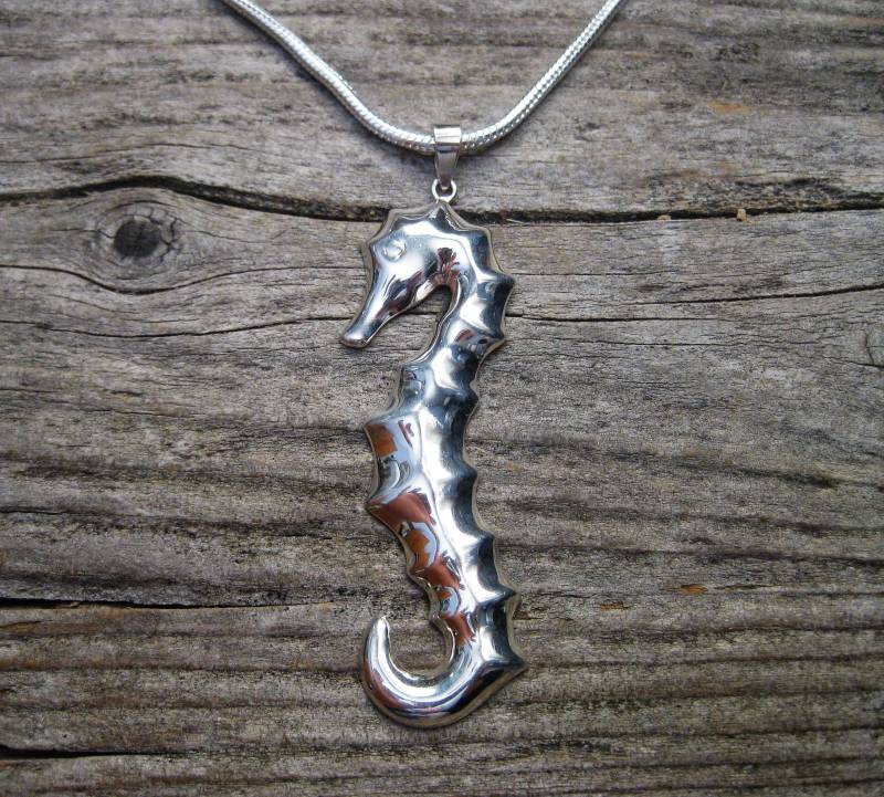 3" Sterling Seepferdchen Anhänger Halskette, 18" X 3mm Schlangenkette. Stilisiertes Design, Glatte Veredelte Rückseite, Erkennbare Qualität Vintage von RavenHillArt