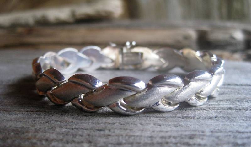 7" Sterling Armband Satin Und Polnisch Strukturierte Links, Sicherheitsverschluss. Leicht Zu Tragen, Gestapelt Oder Allein. Sehr Hübsch von RavenHillArt