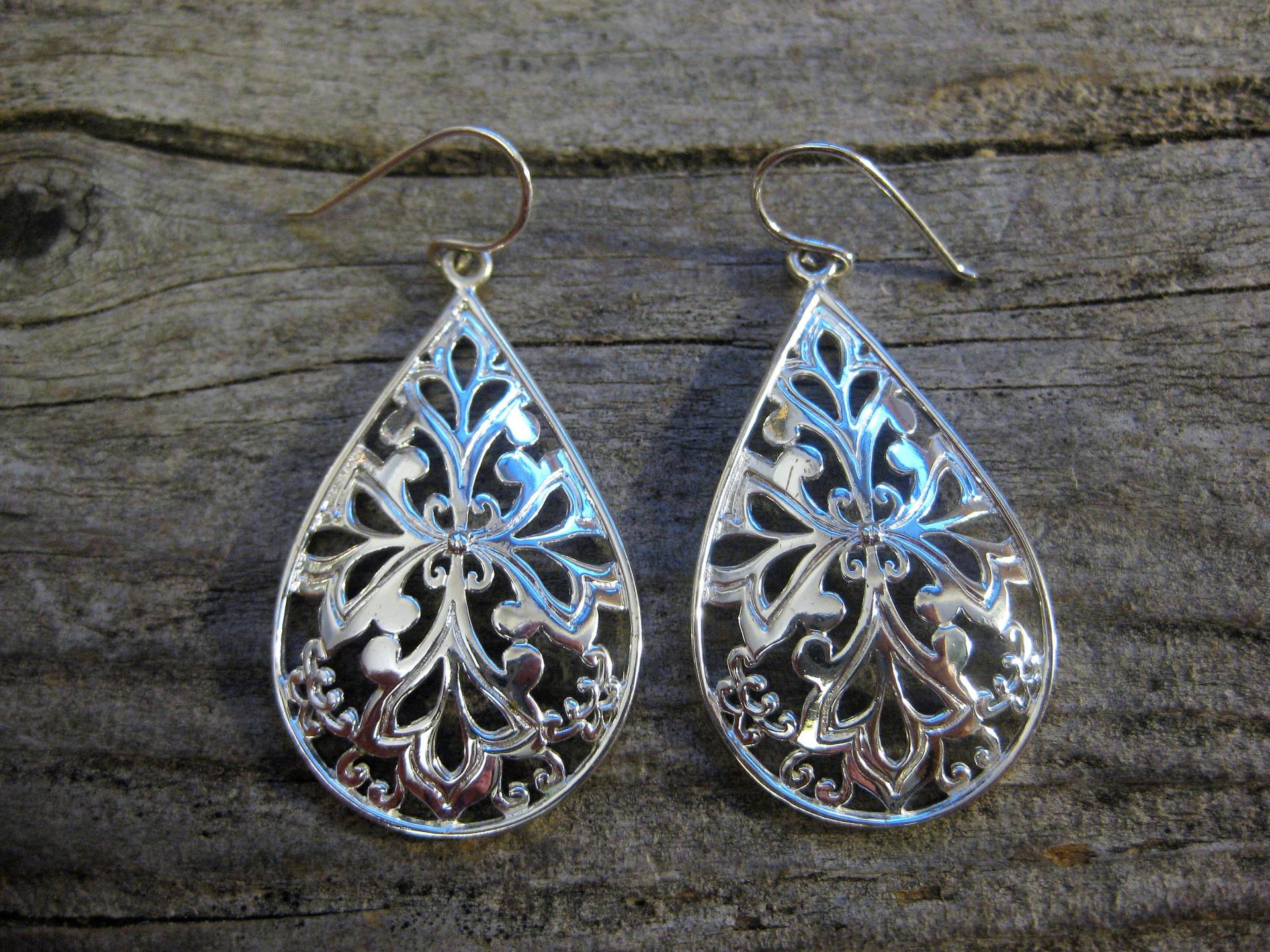 Große 1 7/8" Sterling Teardrop Ohrringe, Florales Rankenblatt Motiv. Groß, Hell, Glänzend, Perfekt Wiegt Und Angenehm Zu Tragen von RavenHillArt