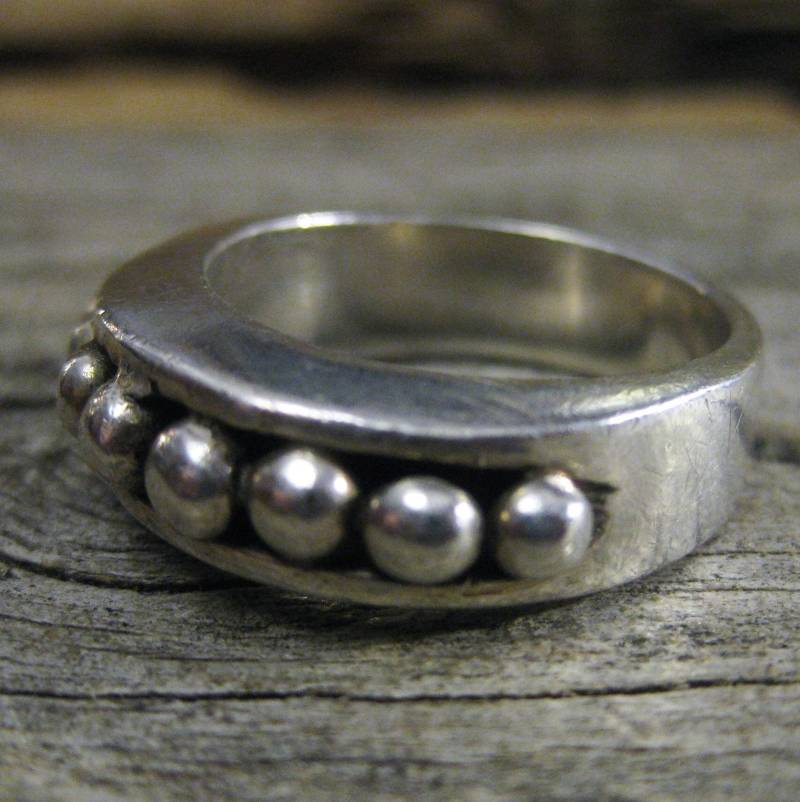Unisex Design Sterling Band Ring, Größe 8-8 1/4. Schweres Massives Sterlingsilber, Erkennbares Handgefertigtes Vintage-Sammlerstück von RavenHillArt