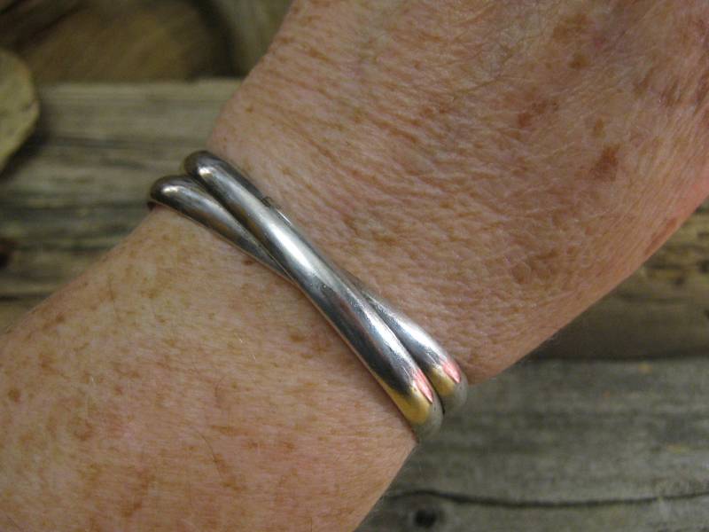 "sterling Criss Cross Cuff Armband, Gestapelter Armreif-Look, 6 1/2" Verstellbar von RavenHillArt