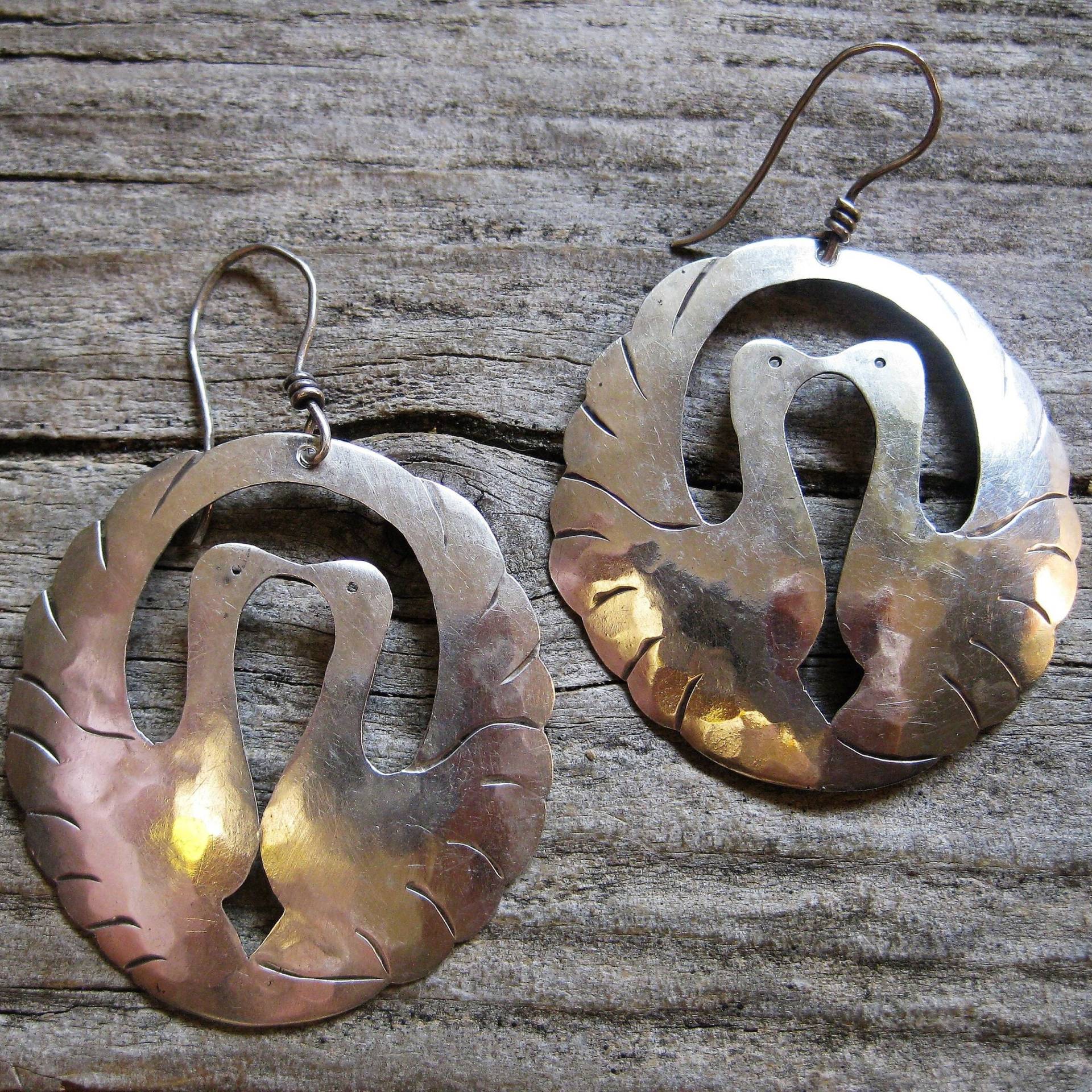 sterling Friedenstaube Liebe Vogel Ohrringe. Handgefertigtes, Handgehämmertes Unikat. Fette 1 3/4 Inch. Boho Hippie-Chic von RavenHillArt