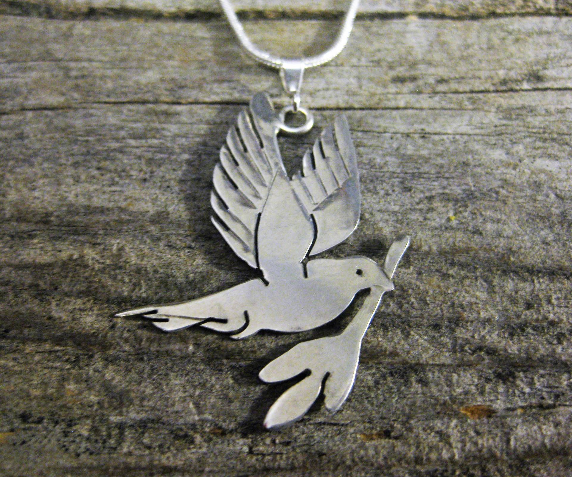 sterling Peace Taube 1 1/2" Anhänger 16" Halskette, Handgefertigtes Spirituelles Talisman Amulett. Christliches Symbol Reinheit Glaube von RavenHillArt