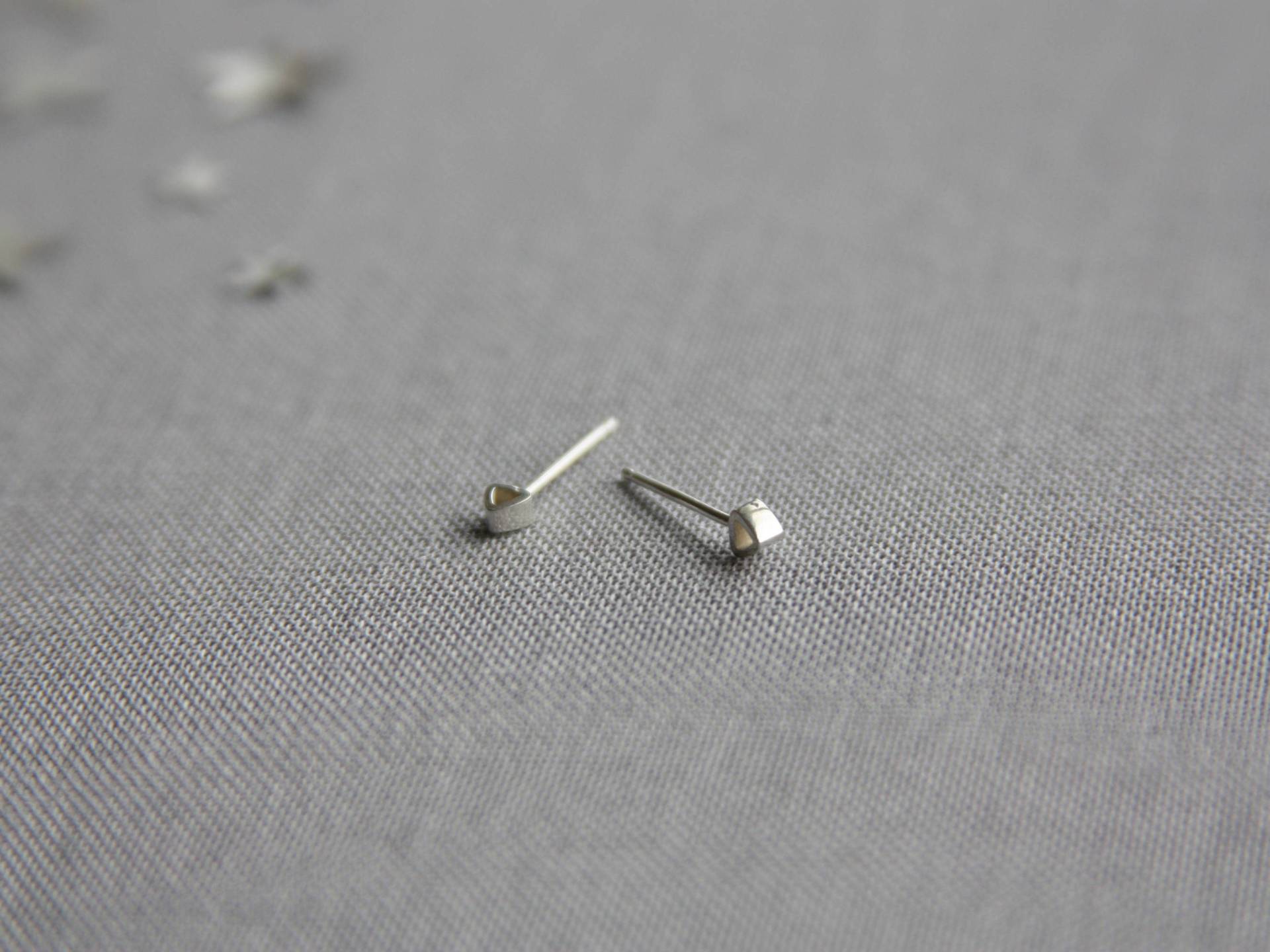 Dreieckohrstecker Aus Sterlingsilber Dreieckohrstecker Aus Sterlingsilber von RavenTusonJewellery