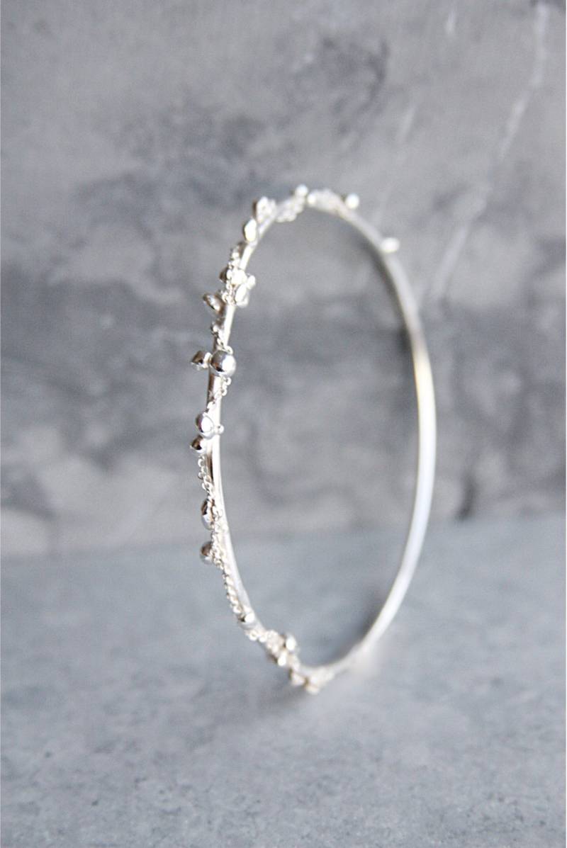 Feiner, Silberner Cluster-Armreif Feiner, Silberner Cluster-Armreif von RavenTusonJewellery