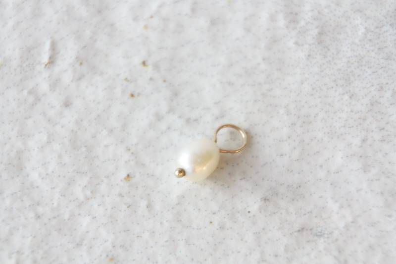 Gold Perle Charme Verkauft Gold Perle Charme Verkauft von RavenTusonJewellery