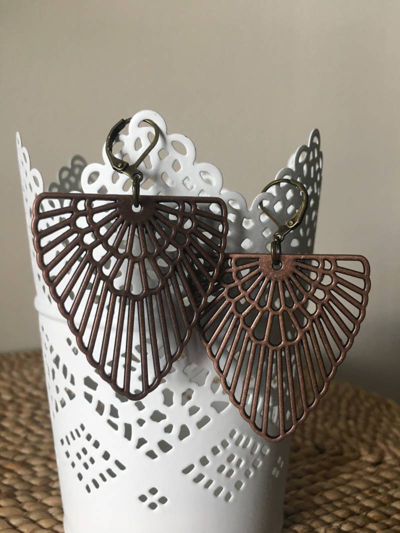Sehr Einzigartige Art-Deco-stil Schmiedeeisen Messing Charms An Bronze Hebel Ohrringe. Super Spaß Winkel Sehr Einzigartige Art-Deco-stil Schmiedeeisen Messing Charms An Bronze Hebel Ohrringe. Super Spaß Winkel von RavensTellTale