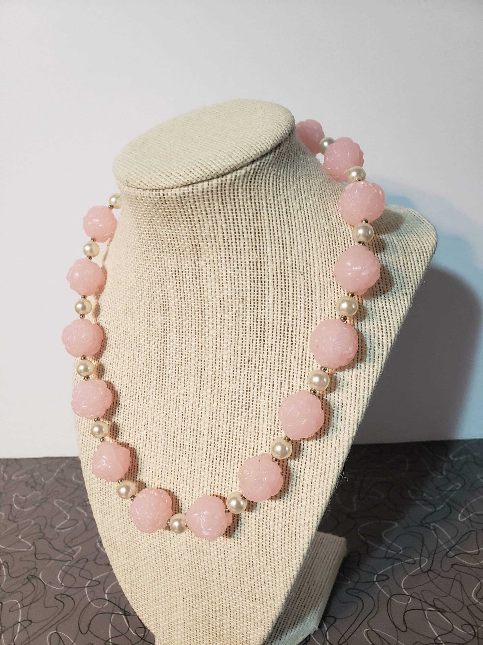 Vintage 1950 Rosa Rose Und Faux Perlen Halskette von RavishingRetro