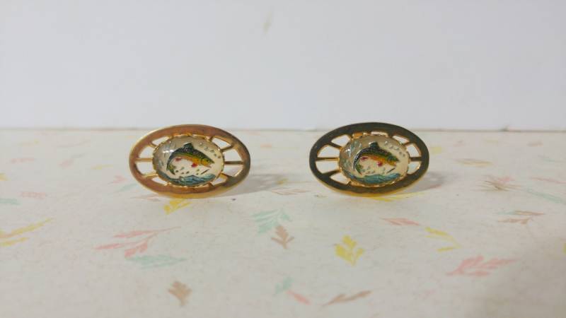 Vintage Lucite Manschettenknöpfe Mit Fisch Lachs? Unter von RavishingRetro