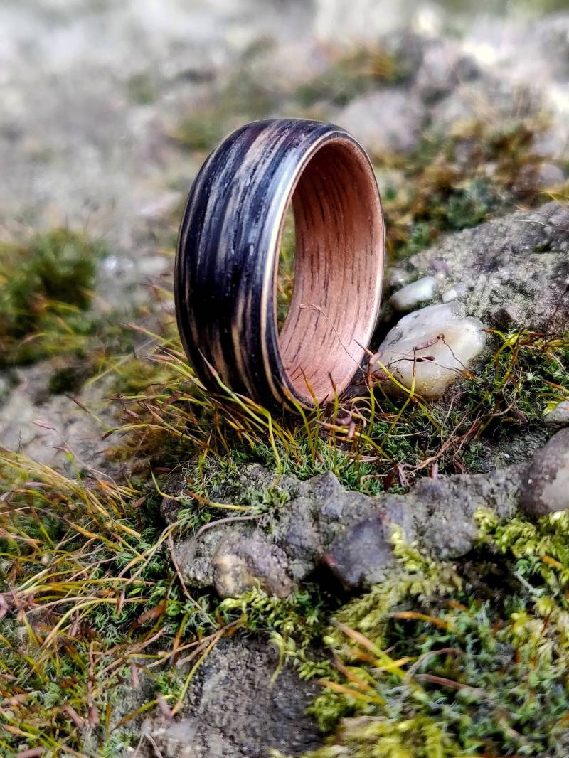 Mooreiche Und Schwarznuss Bugholzring Mooreiche Und Schwarznuss Bugholzring von Ravnoposeven