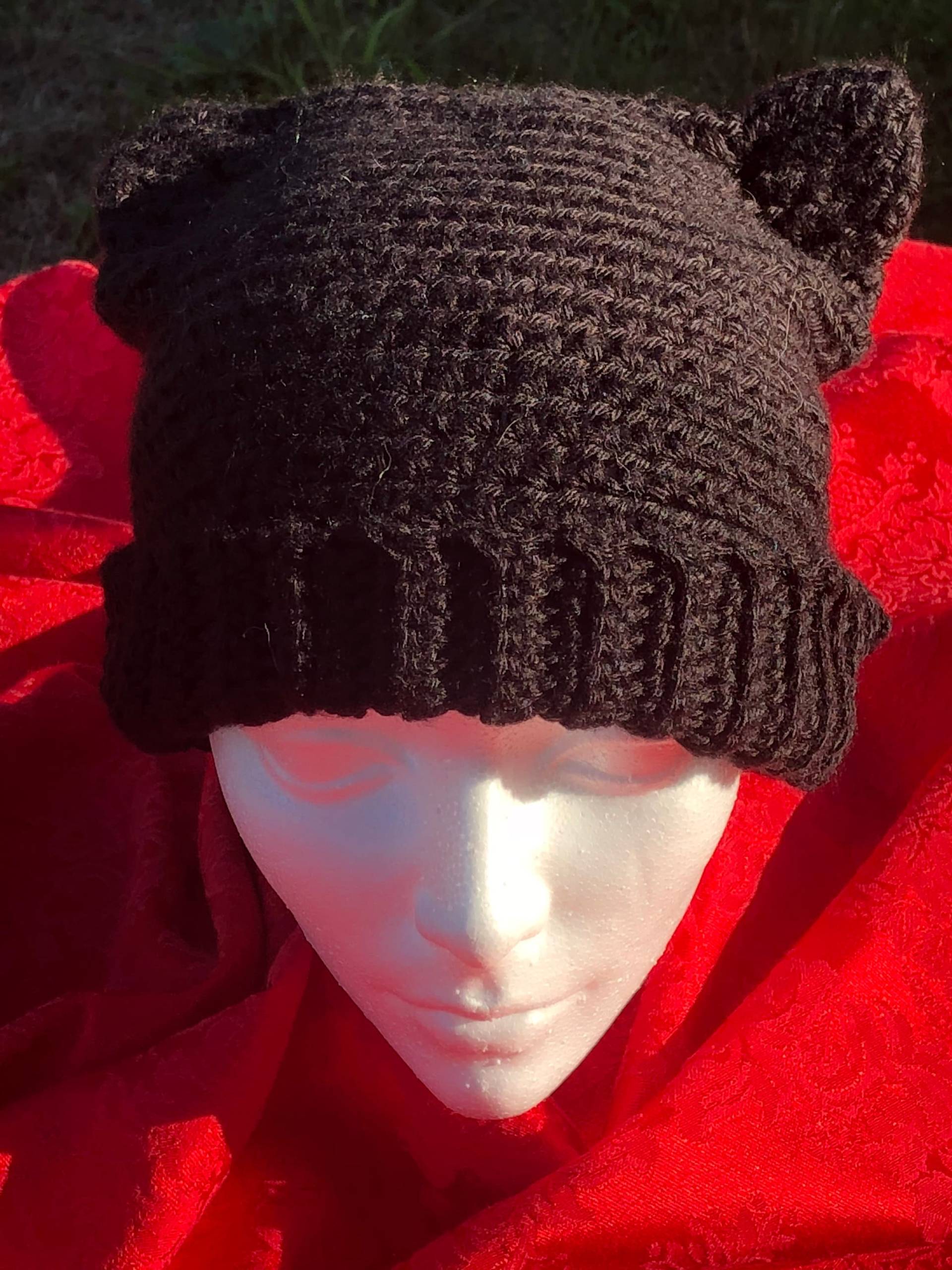 Schwarze Slouchy Katzenmütze von RavynsNestBoutique