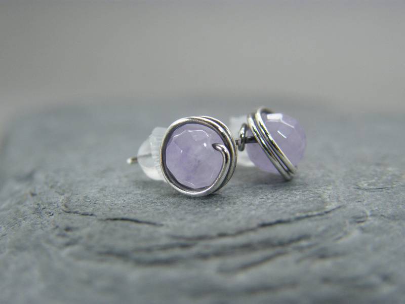 Handgemachte Sterling Silber Flieder Amethyst Ohrstecker von RawByAnnemarie