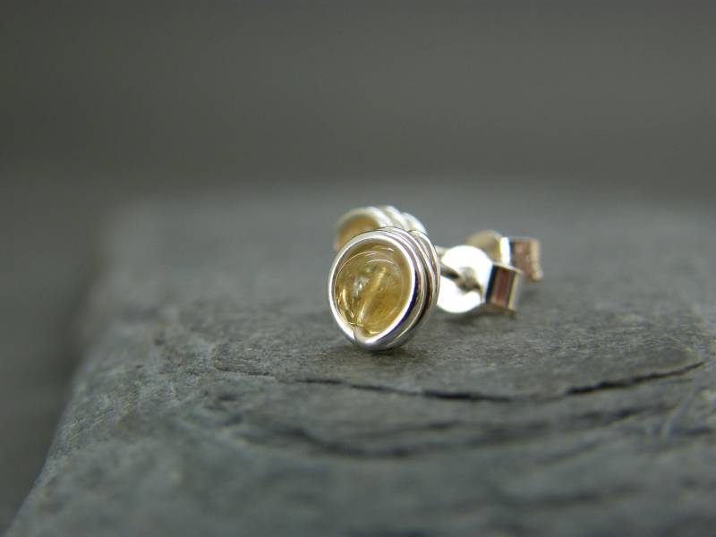 Handgefertigte Citrin Sterling Silber Ohrstecker - November Geburtsstein von RawByAnnemarie