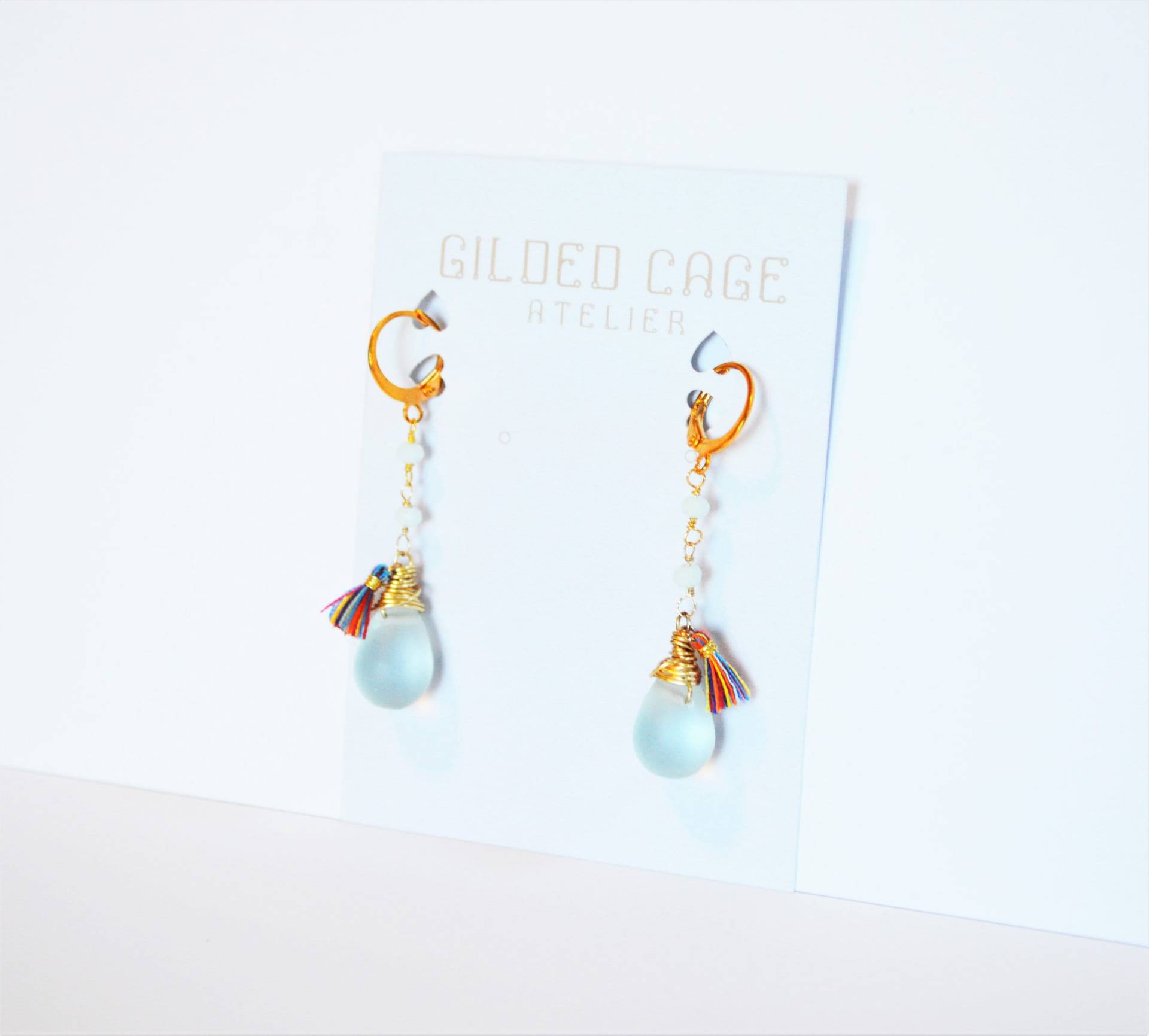 Hellblaue Ohrringe Sea Glass Gold Frosted Aventurin Quaste Multi-Color Boho Anthropologie Stil Regenbogen Schwarz Besitz Business Shop Hellblaue Ohrringe Sea Glass Gold Frosted Aventurin Quaste Multi-Color Boho Anthropologie Stil Regenbogen Schwarz Besitz Business Shop von RawLuxGems