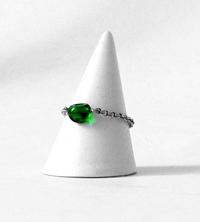 sterling Silber Kettenring Mit Flaschengrüner Murano Glasperle. Feinkettenring. Solitärring. Silberring sterling Silber Kettenring Mit Flaschengrüner Murano Glasperle. Feinkettenring. Solitärring. Silberring von RawcusJewellery