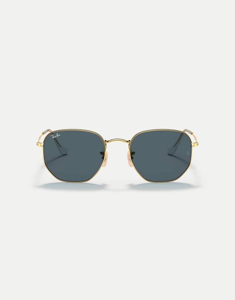 Ray-Ban - Flache Sonnenbrille in Arista-Goldoptik mit unregelmäßig-sechseckigem Design und blauen Gläsern-Goldfarben von Ray-Ban