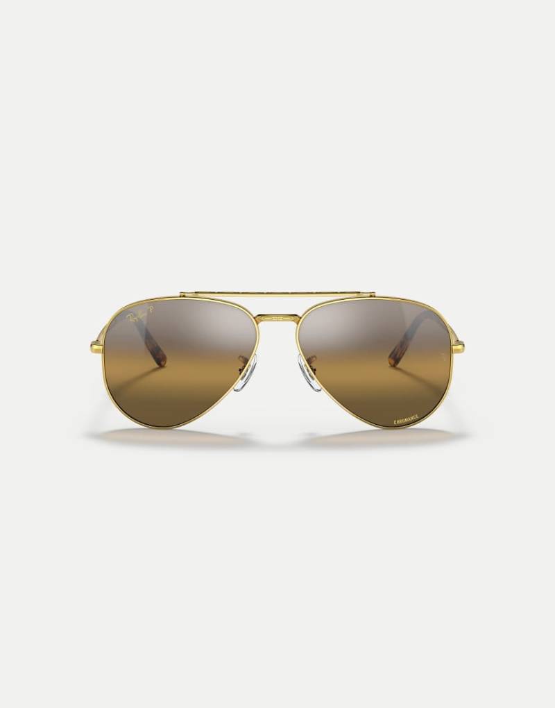 Ray-Ban - New Aviator - Polarisierte Sonnenbrille in Gold-Optik mit braun verspiegelten Gläsern-Goldfarben von Ray-Ban