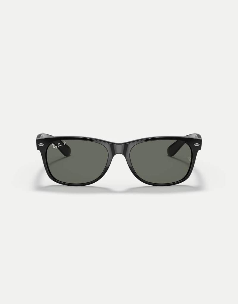 Ray-Ban - New - Klassische, eckige, polarisierte Wayfarer-Sonnenbrille in Schwarz mit grünen Gläsern von Ray-Ban