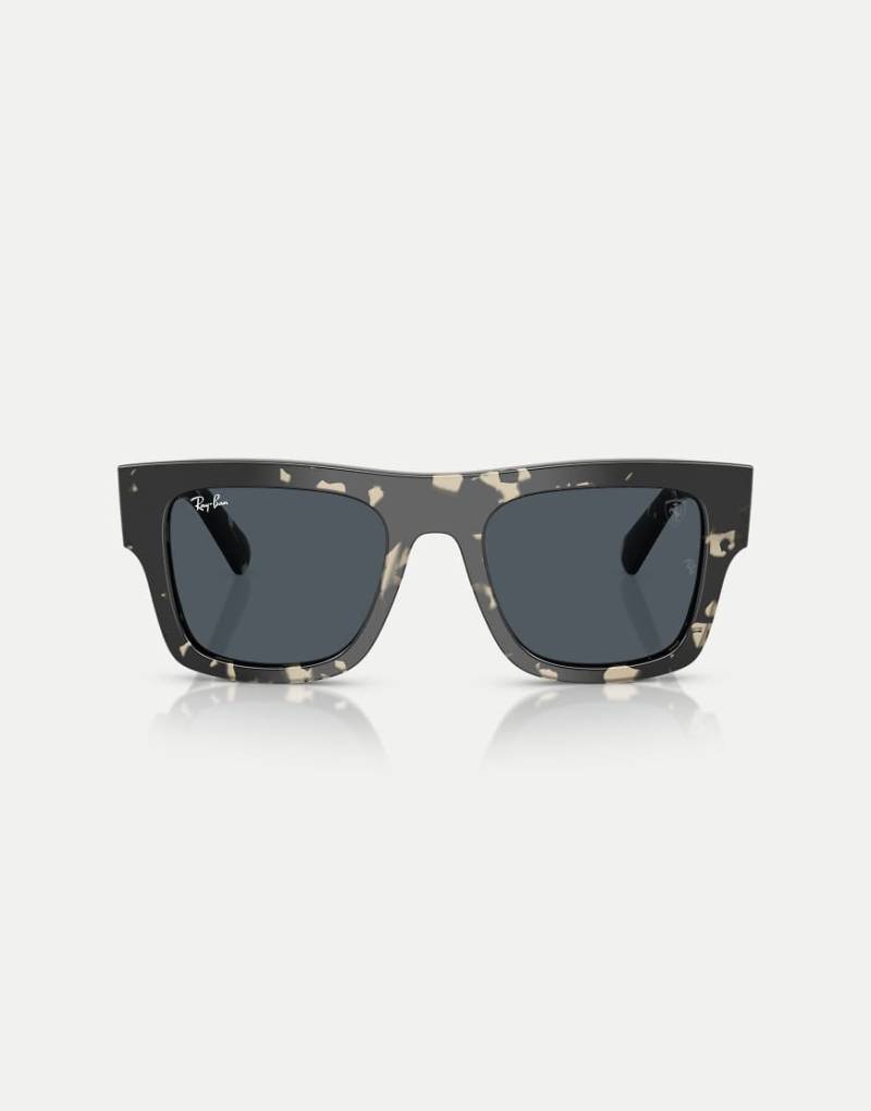 Ray-Ban - Rb2217m - Scuderia Ferrari Collection - Eckige Sonnenbrille in Grau-Havana mit grauen Gläsern von Ray-Ban