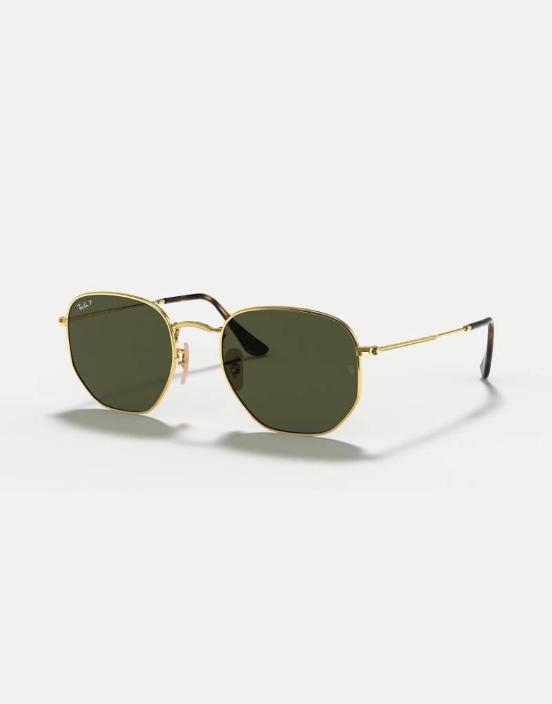 Ray-Ban - Sechseckige, unregelmäßige, polarisierte Sonnenbrille in Gold mit flachen Gläsern in Grün-Goldfarben von Ray-Ban