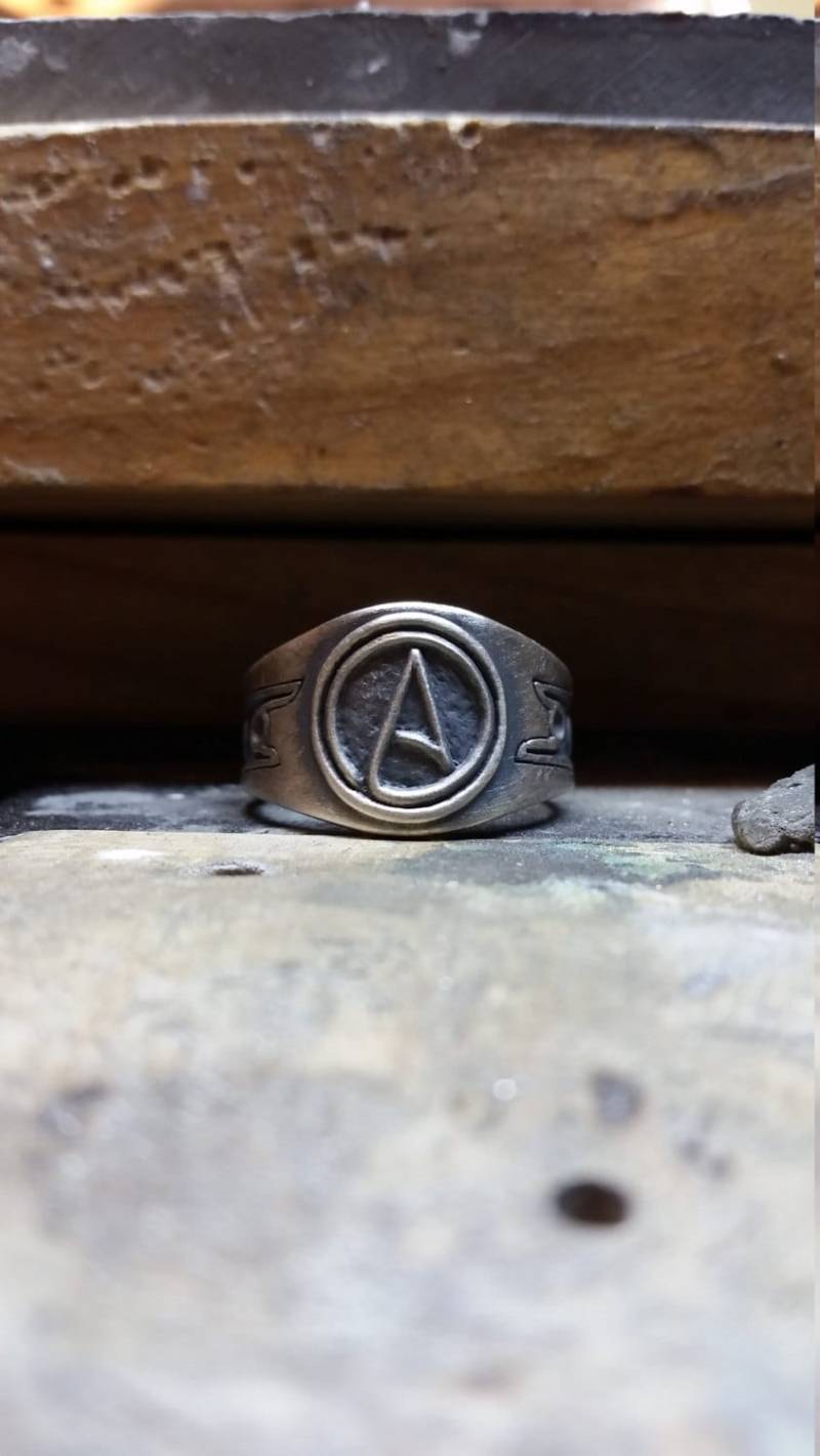 Atheist Ring Atheist Ring von RayCrinziJewelers