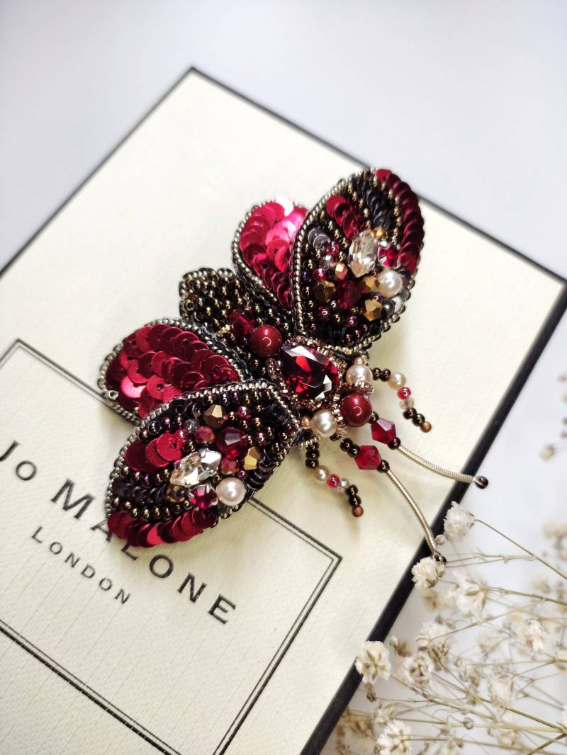 Brosche Motte. Zikade. Handgemachte Perlenbrosche Geschenk Für Frauen. Perfektes Geburtstag. Geschenk. Designer Brosche von RayevskayaHM