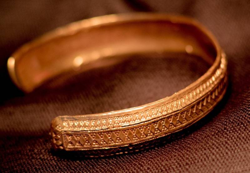 Armring Gestanztes Design - Z-01 von RaymondsQuietPress