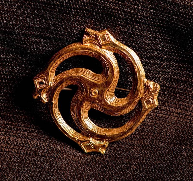 Große Runde Brosche Mit Drachen - Y-49 von RaymondsQuietPress