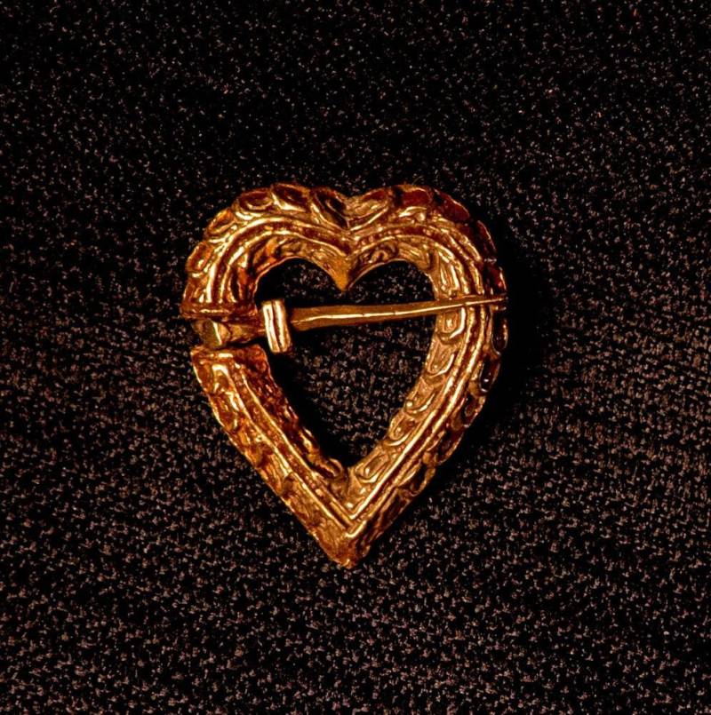 Herz Ringförmige Brosche - Z-28 Herz Ringförmige Brosche - Z-28 von RaymondsQuietPress