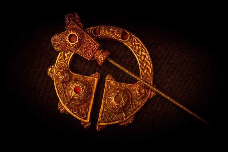 Pennanal Brosche, Groß Mit Emaille - R-25 Pennanal Brosche, Groß Mit Emaille - R-25 von RaymondsQuietPress