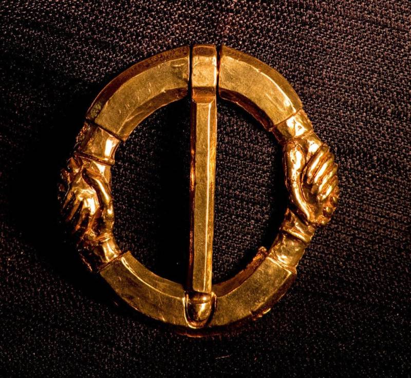 Ringfibel - Z-34 Ringfibel - Z-34 von RaymondsQuietPress