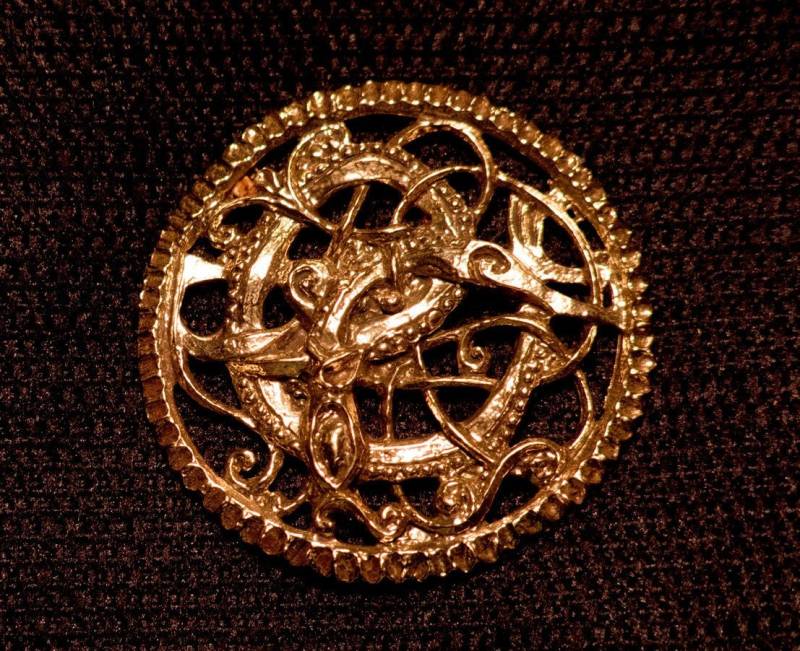 Runder Anhänger - Feine Linien N-50 von RaymondsQuietPress