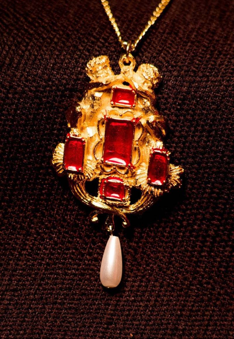 Verzierte Halskette Mit Emaille Und Perle - W-81 von RaymondsQuietPress