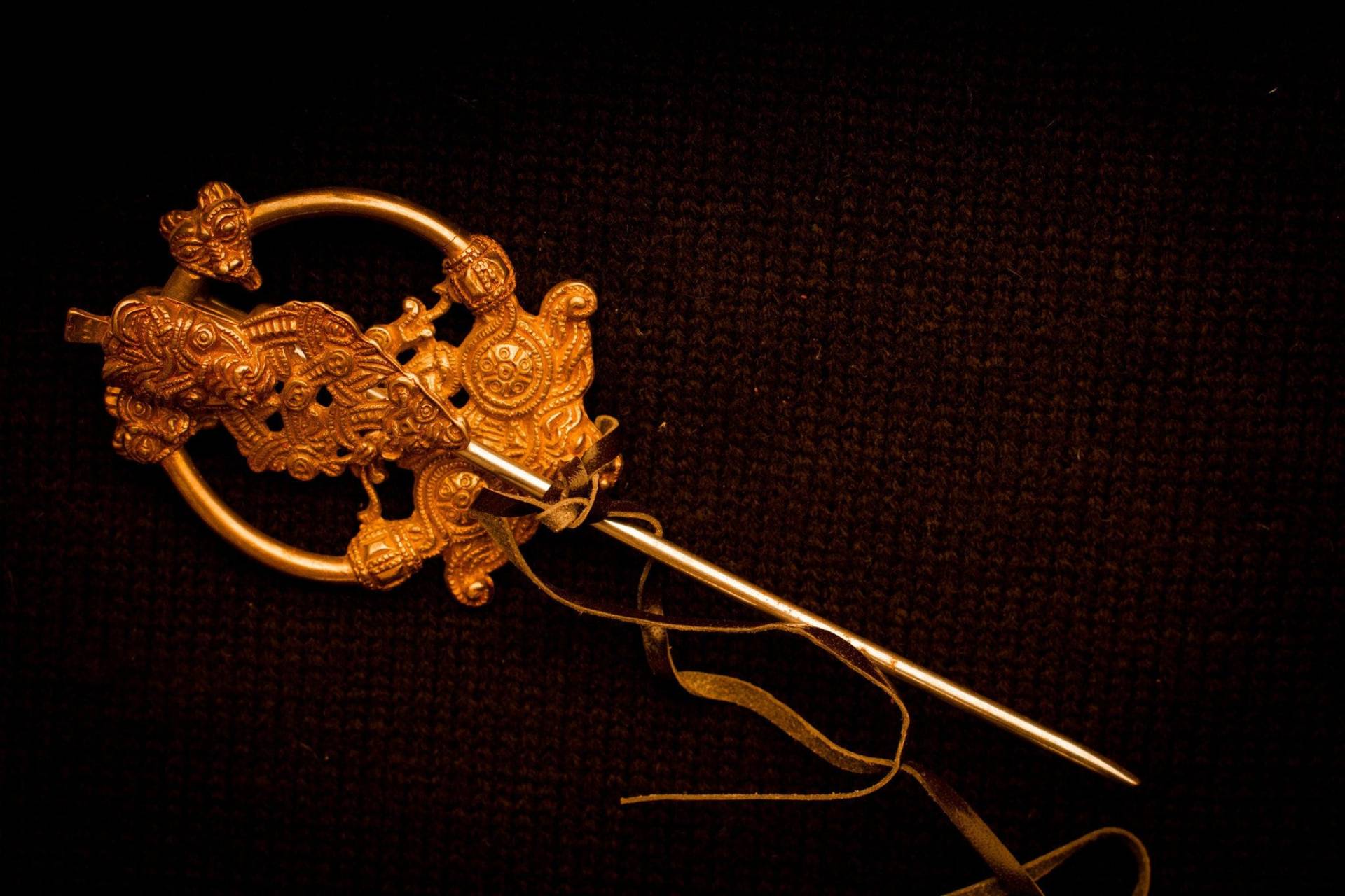 stabschließe Mit Ring, Knotenmuster - X-35 stabschließe Mit Ring, Knotenmuster - X-35 von RaymondsQuietPress