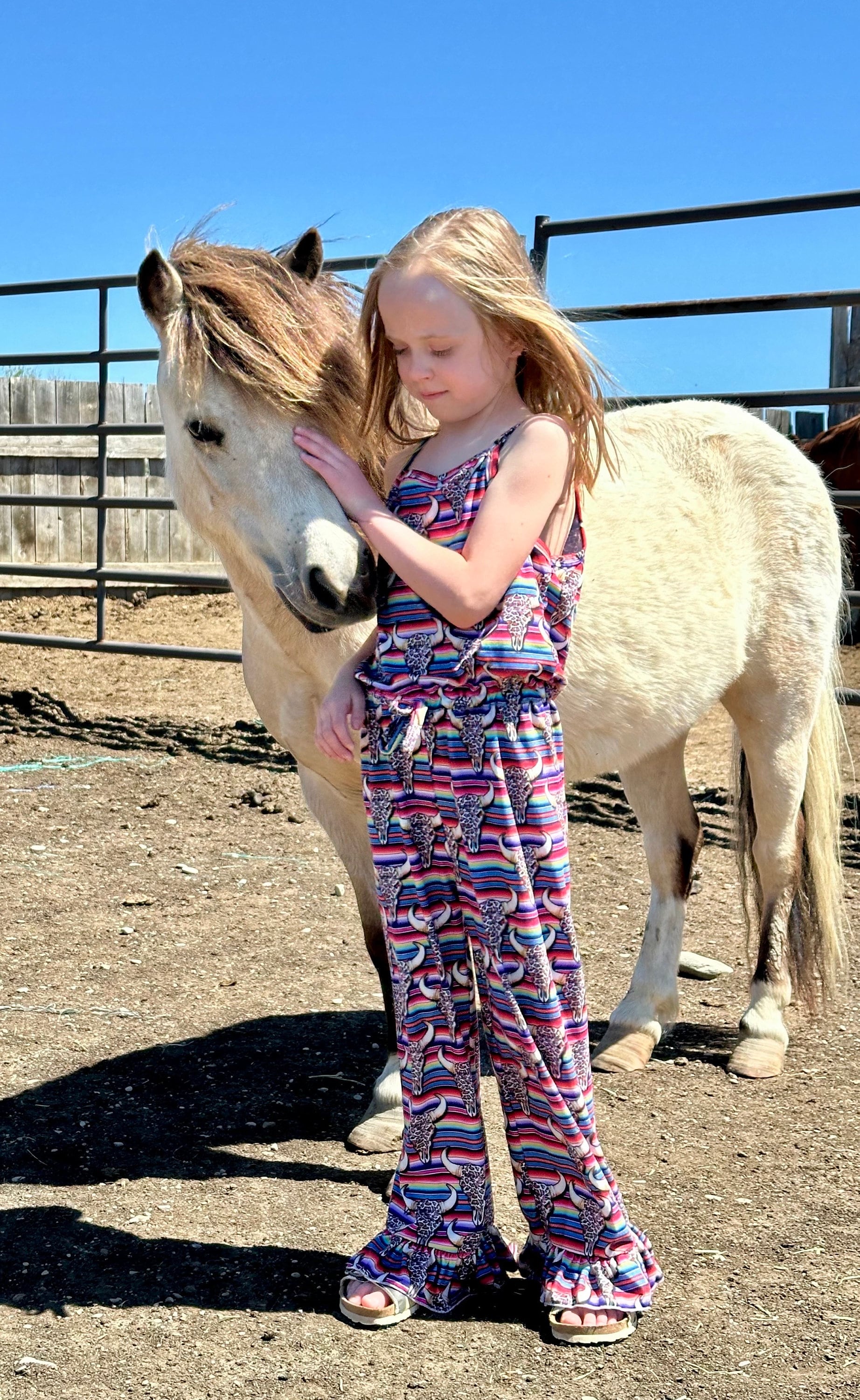 Cowgirl Strampler/Western Steer Skull Pink Serape Cowskull Overall von Razels