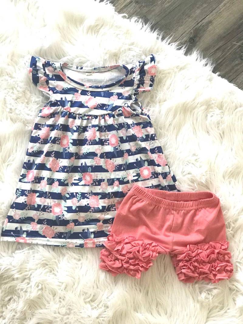 Kleiner 12/18 M Boho Kleinkind Sommer Outfit - Flatterärmel Top & Rosa Rüschen Shorts Kleiner 12/18 M Boho Kleinkind Sommer Outfit - Flatterärmel Top & Rosa Rüschen Shorts von Razels