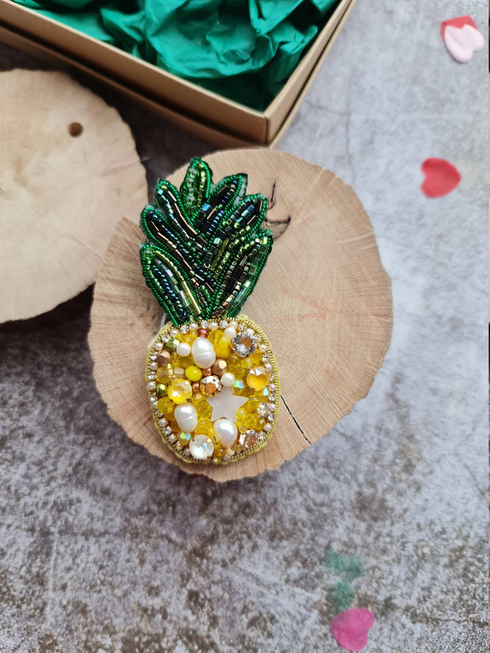 Ananas Embroidery Brosche Perlen Kawaii Frucht Pin Ananas Embroidery Brosche Perlen Kawaii Frucht Pin von RdjewelryDesigns