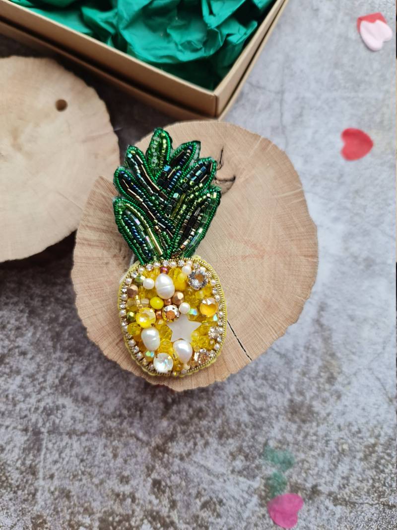 Ananas Embroidery Brosche Perlen Kawaii Frucht Pin von RdjewelryDesigns