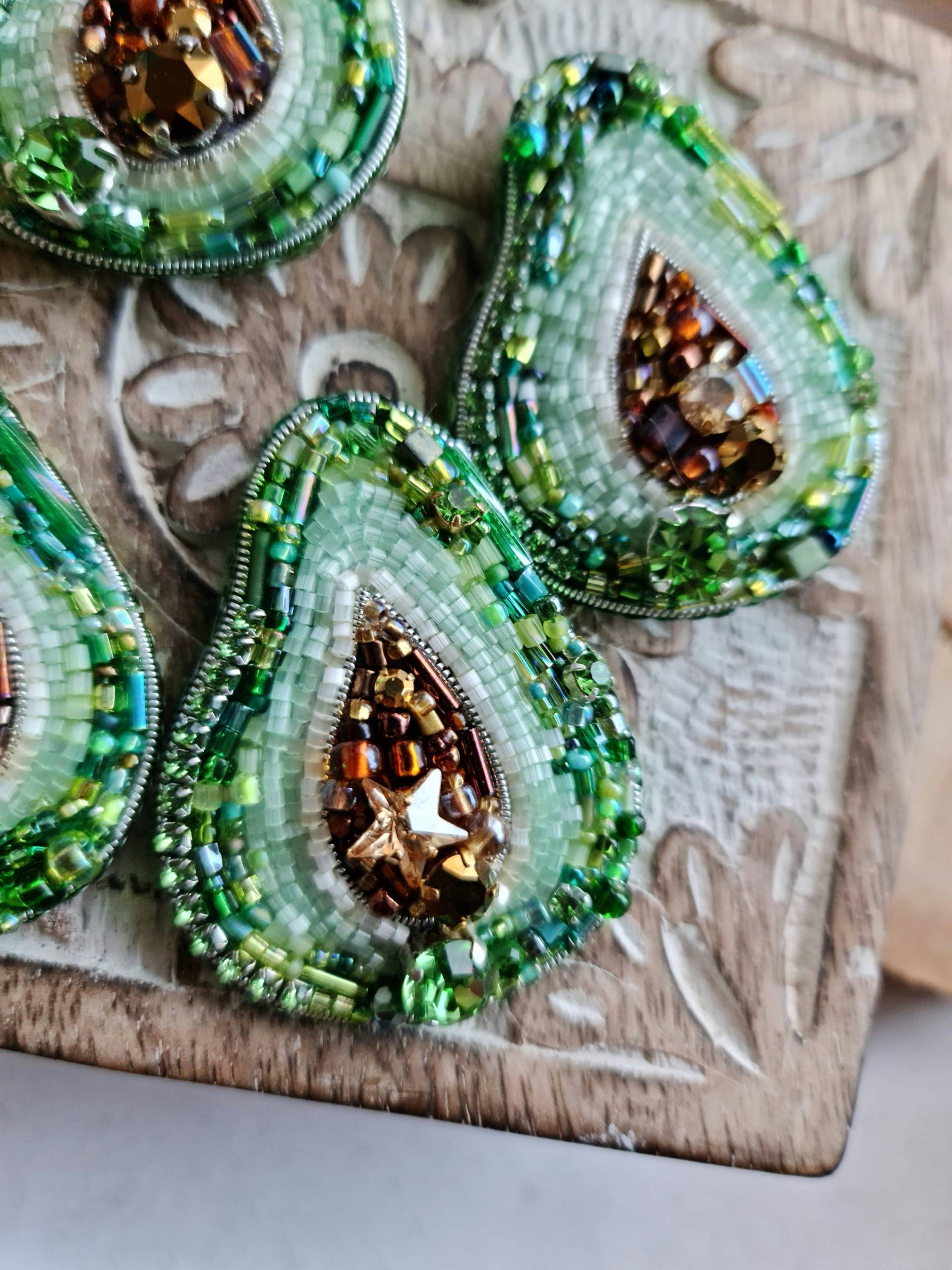 Avocado Grüne Brosche, Pflanzennadel, Geschenk Zum Muttertag Avocado Grüne Brosche, Pflanzennadel, Geschenk Zum Muttertag von RdjewelryDesigns