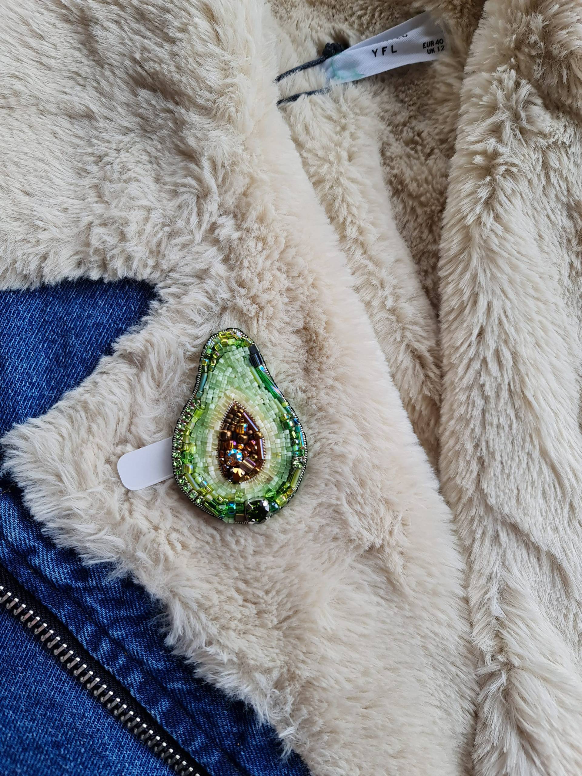 Avocado Perlen Brosche, Grüne Strassnadel, Brosche Für Frau, Weihnachtsschmuck von RdjewelryDesigns