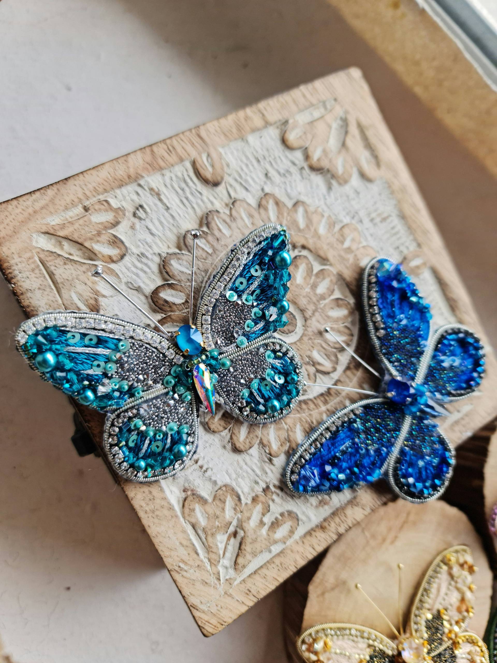 Blaue Schmetterling Broschen Für Frau, Insekten Schmuck von RdjewelryDesigns