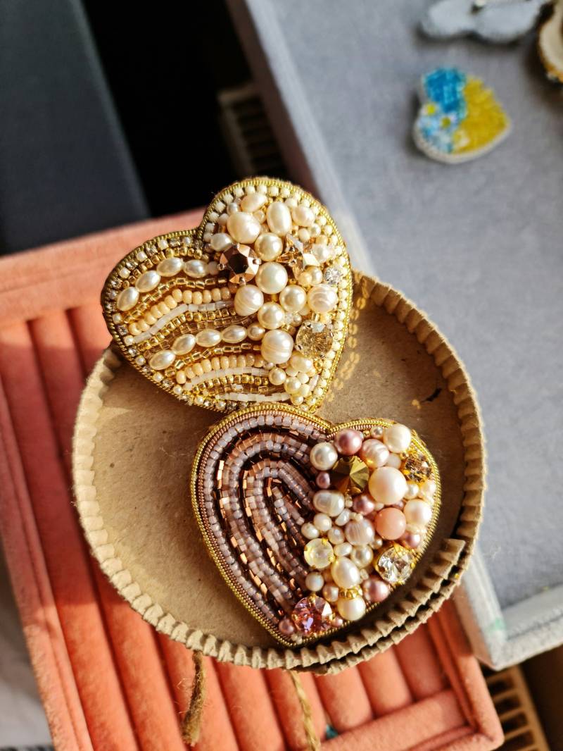Brosche Herz Als Geschenk Für Mama, Designer Brosche, Muttertag Perlenschmuck Brosche Herz Als Geschenk Für Mama, Designer Brosche, Muttertag Perlenschmuck von RdjewelryDesigns
