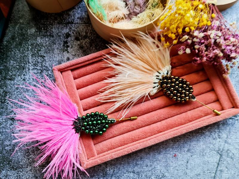 Distel Perlen Brosche, Anstecknadel Mit Straußenfedern, Set Von Disteln Distel Perlen Brosche, Anstecknadel Mit Straußenfedern, Set Von Disteln von RdjewelryDesigns