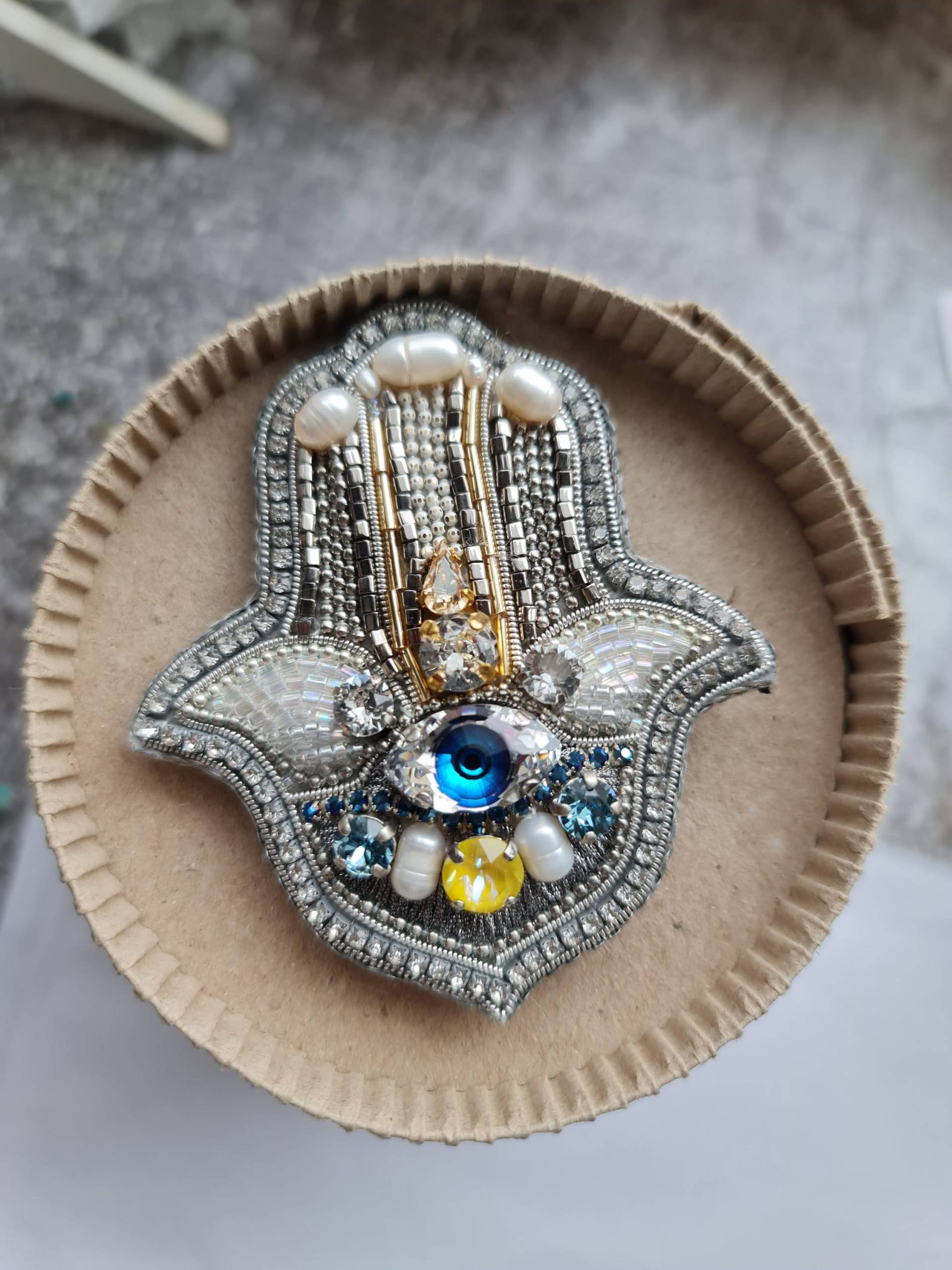 Hamsa Handstickerei Brosche Mit Bösem Blick von RdjewelryDesigns